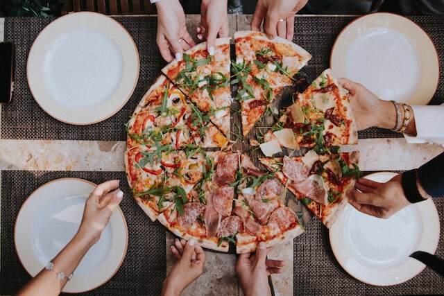 Crafting Culinary Memories: DIY Pizza Parties and Tips for Hosting the Perfect Pizza Night with Friends