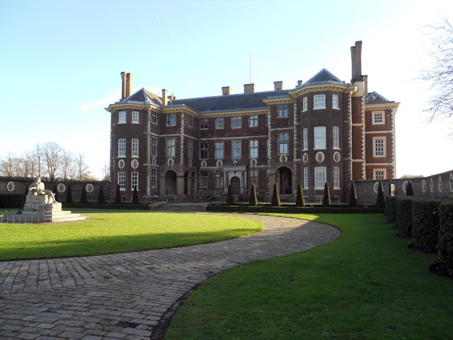 Woodford-Driveway